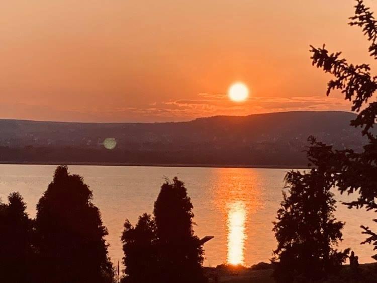 Sunset Beach Apartman Balatonfůzfő Esterno foto